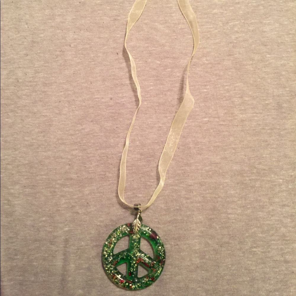 💍 Peace sign necklace